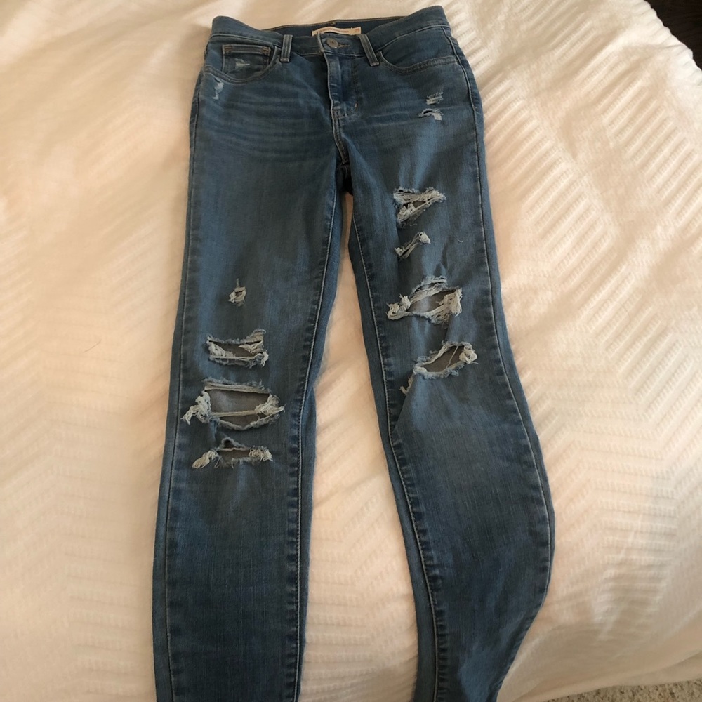 Levi’s ripped skinny jeans, light wash size 25